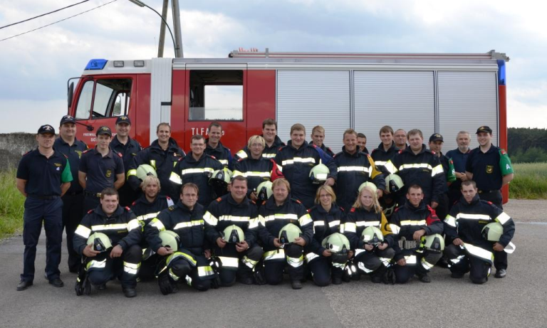 Freiwillige Feuerwehr Krems/Donau - FF Schiltern besteht Ausbildungsprfung Lscheinsatz!